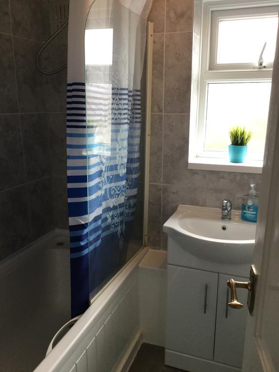 4 Bed House Next To Basildon Town Centre Vila Exterior foto